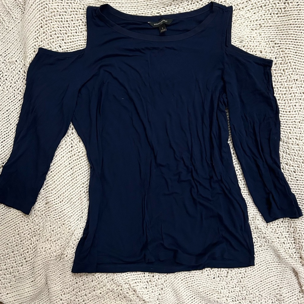 3 for $15 🌸 Banana Republic Factory Cold Shoulder Top sz S
